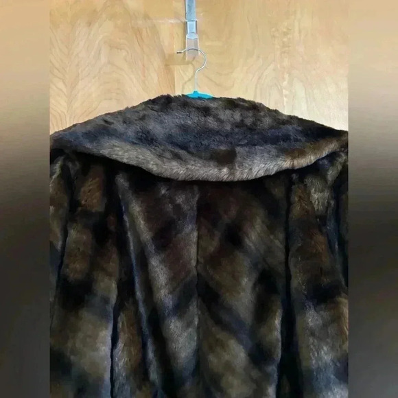 Jones New York Faux Fur Coat Size XL EUC - Picture 9 of 15